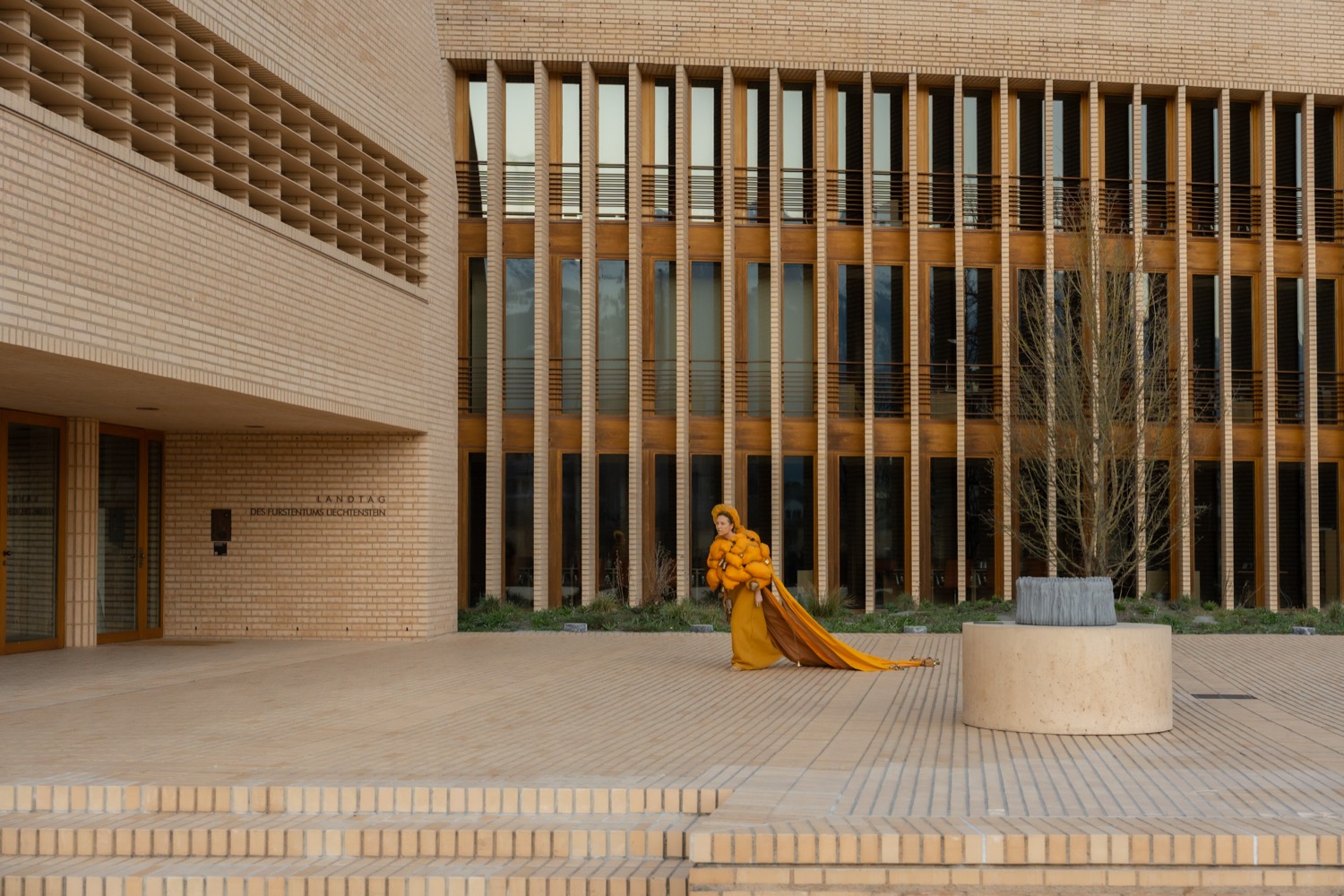 ceremony_martinamorger_kunstmuseum-li_2025_sandra-maier_18_s