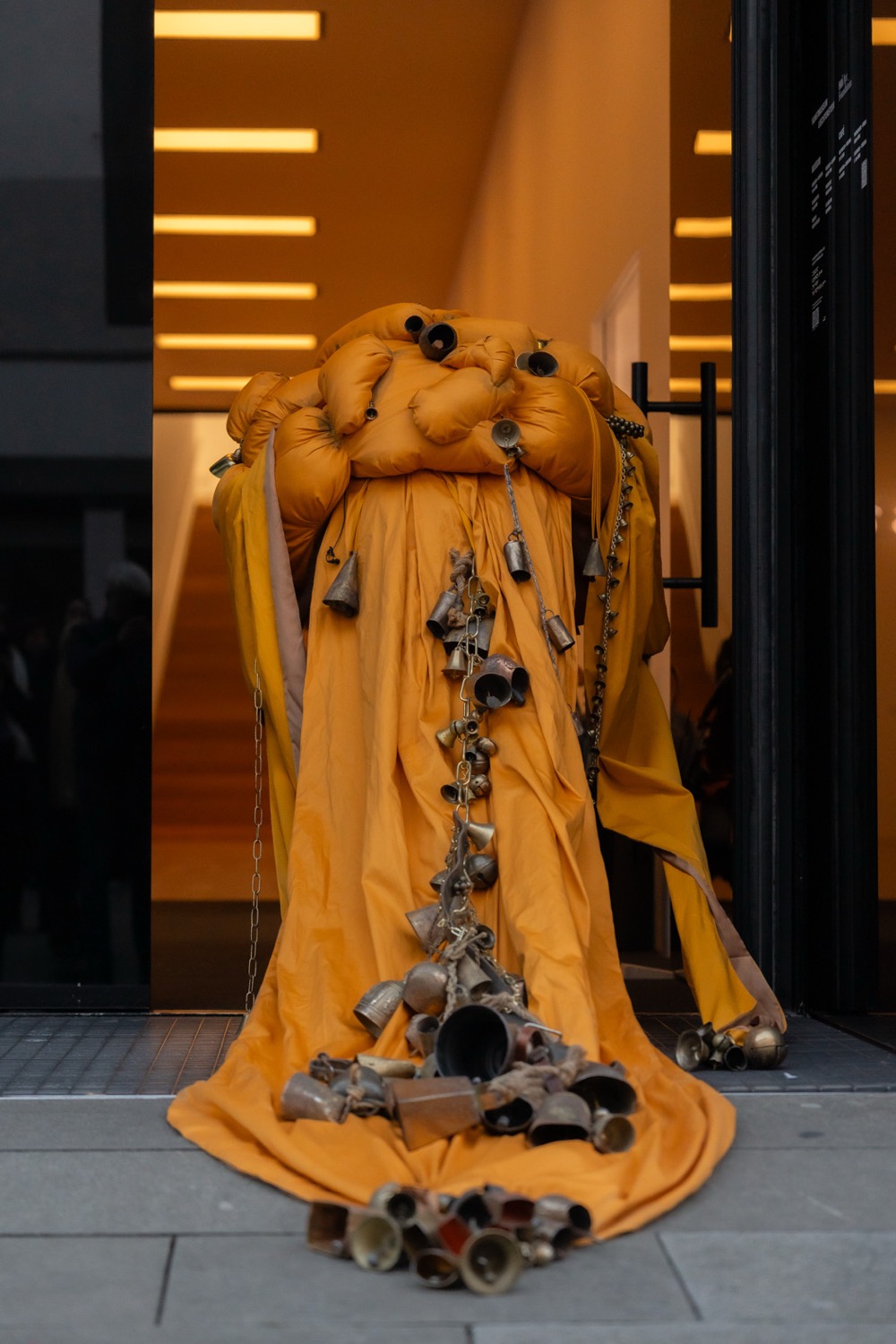 ceremony_martinamorger_kunstmuseum-li_2025_sandra-maier_61_s